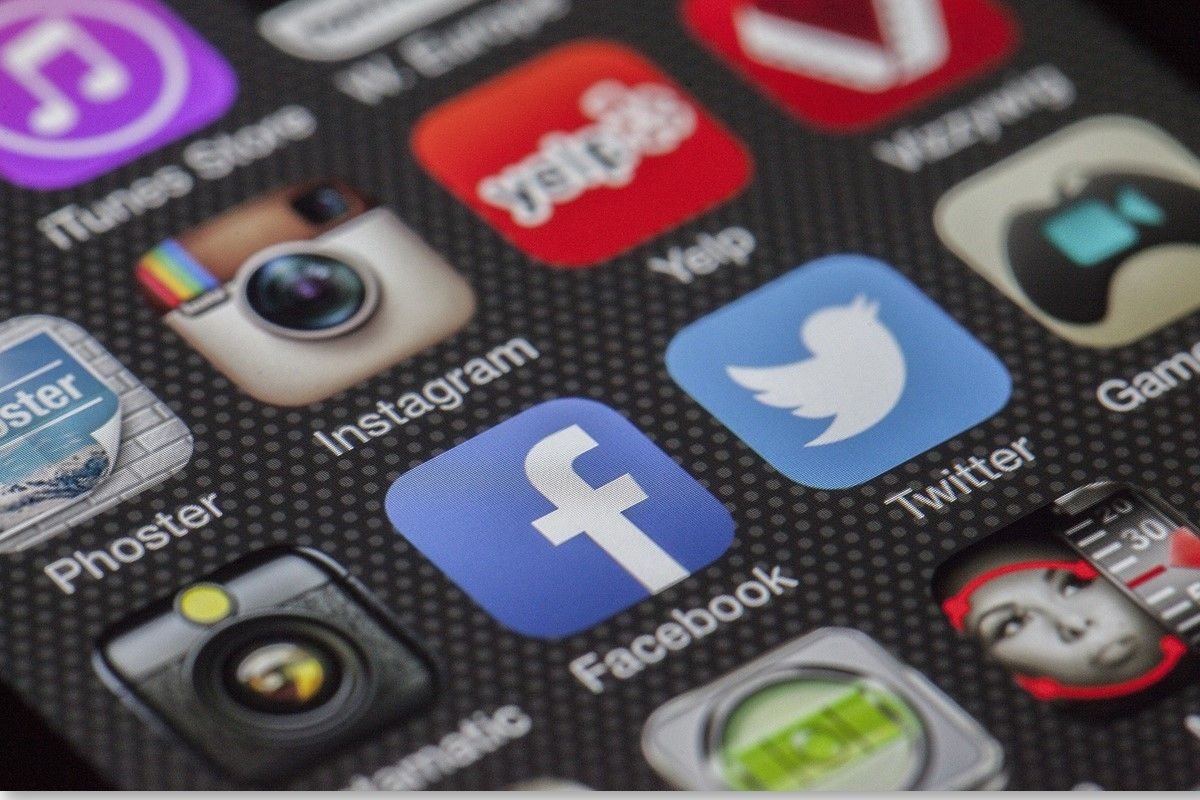 diseño-redes-sociales-con-sombra-web-papillon-1200x800